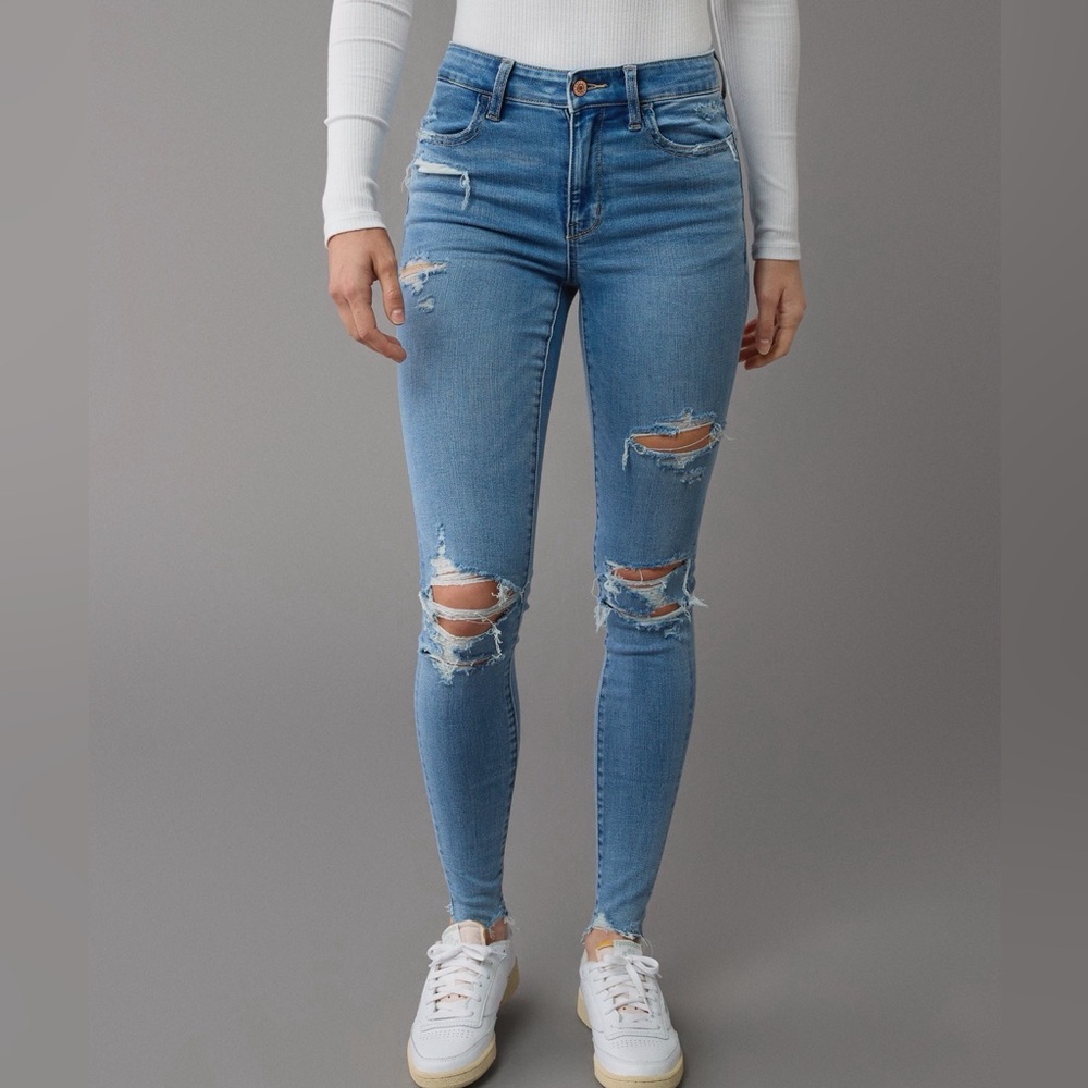 American Eagle Outfitters Light Blue Distressed Skinny Jeans